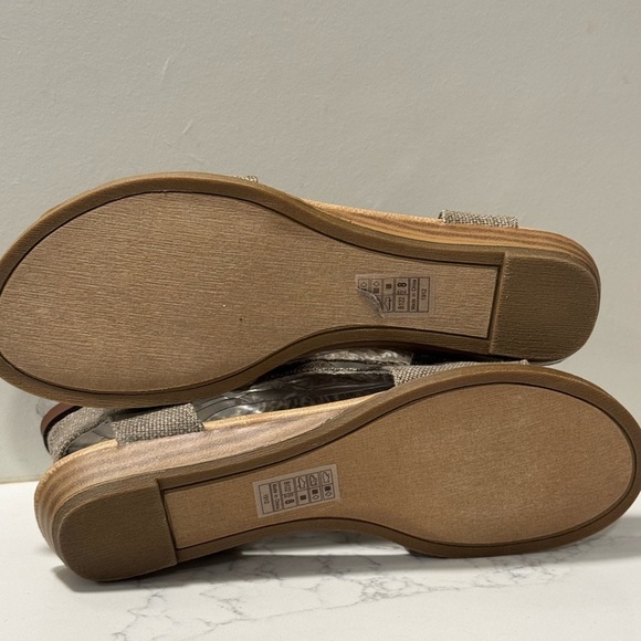 Women's Tan Sandals - Picture 7 of 11